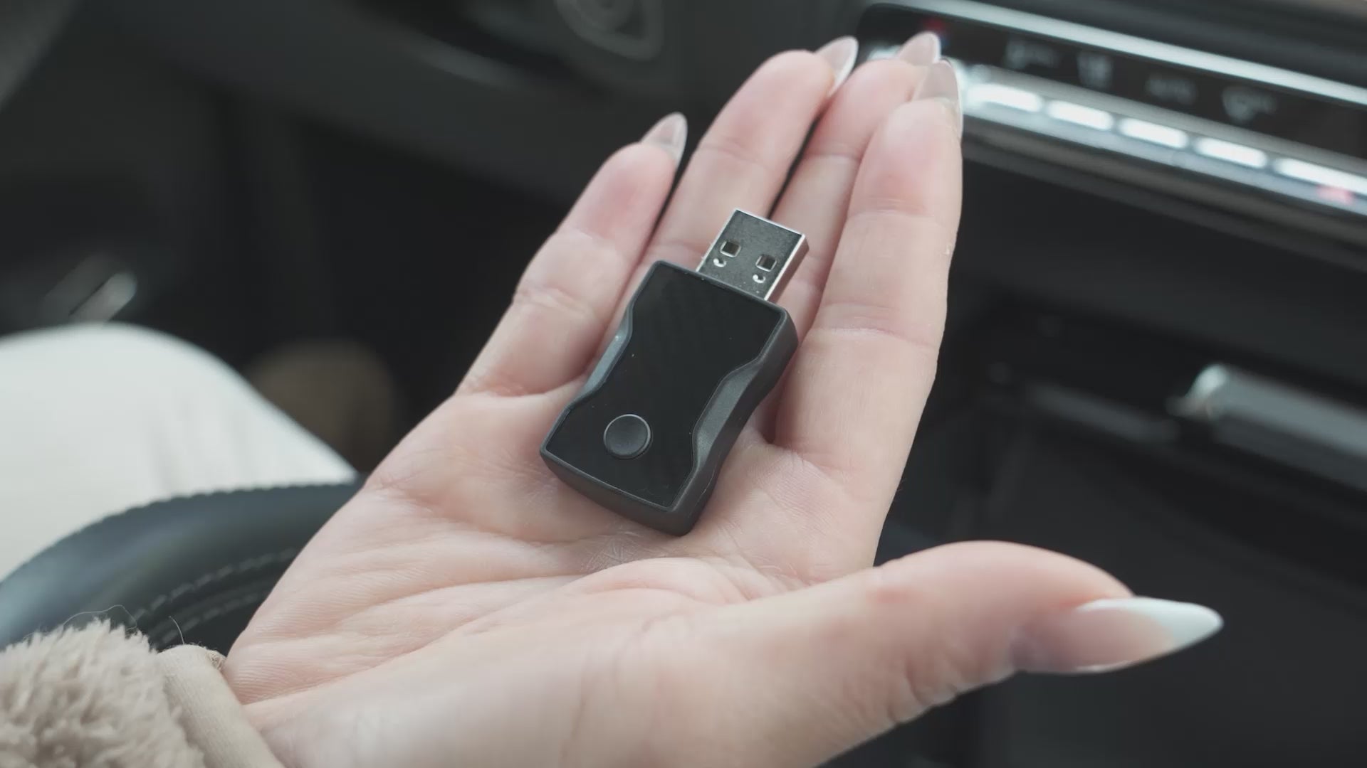 Load video: Aluratek Combo Carplay Andoid Auto Intro Video