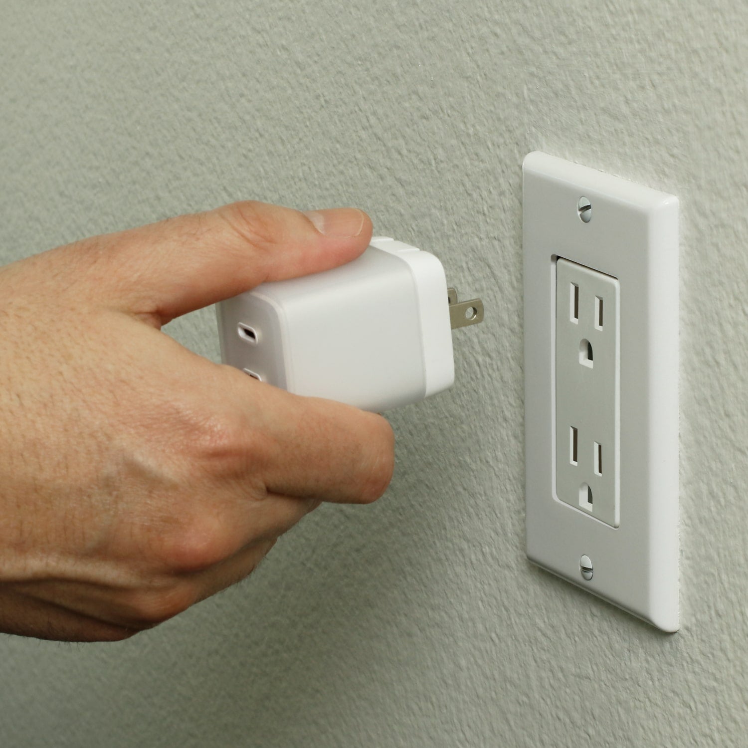 Aluratek dual USB-C GaN 45W Wall charger scale