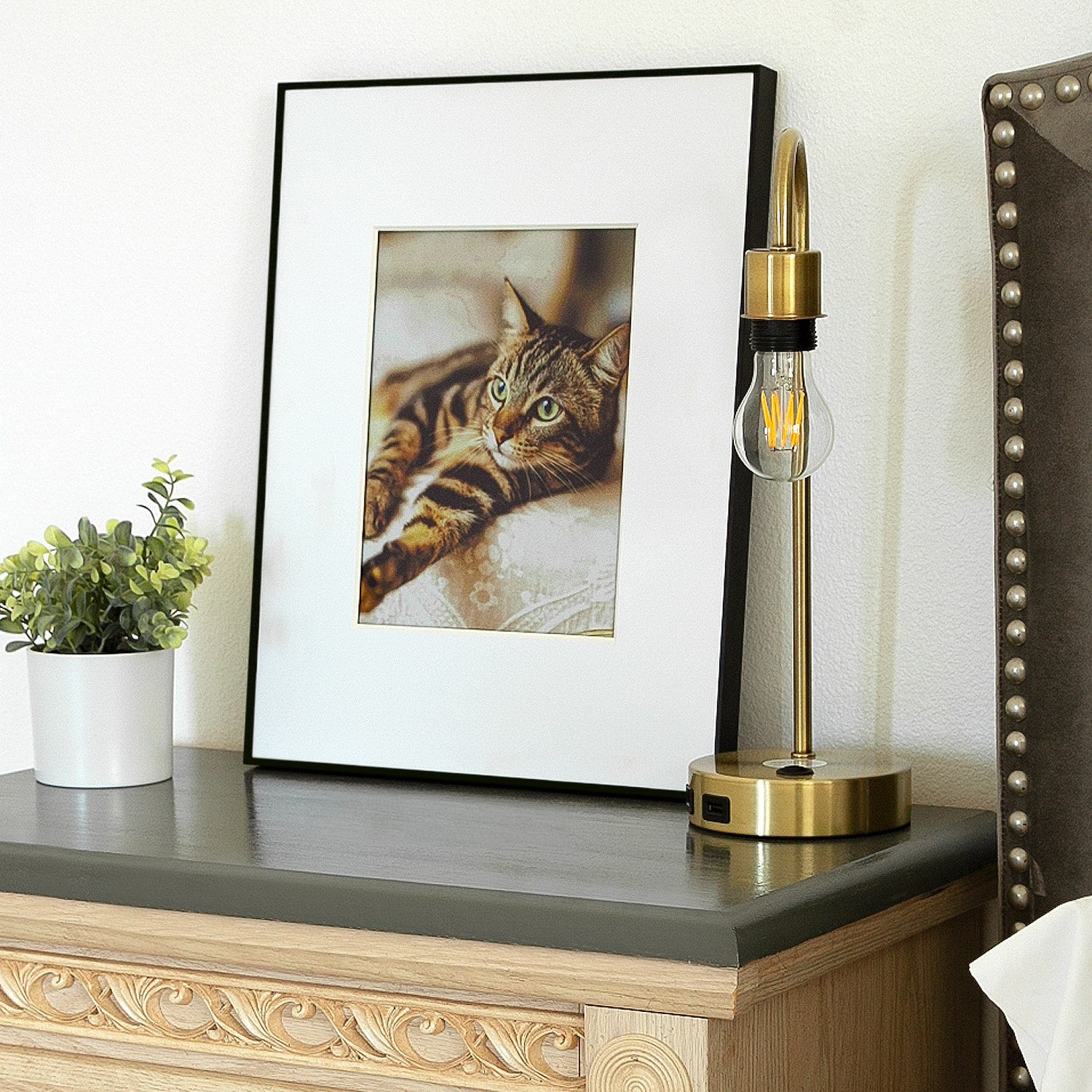 aluratek epaper wifi digital photo frame bedroom