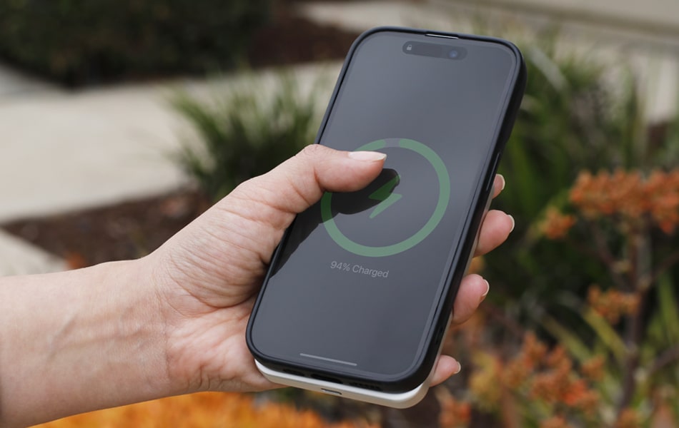 Aluratek Wireless Qi2 MagSafe Compatible Power Bank MagSafe Alignment secure charging